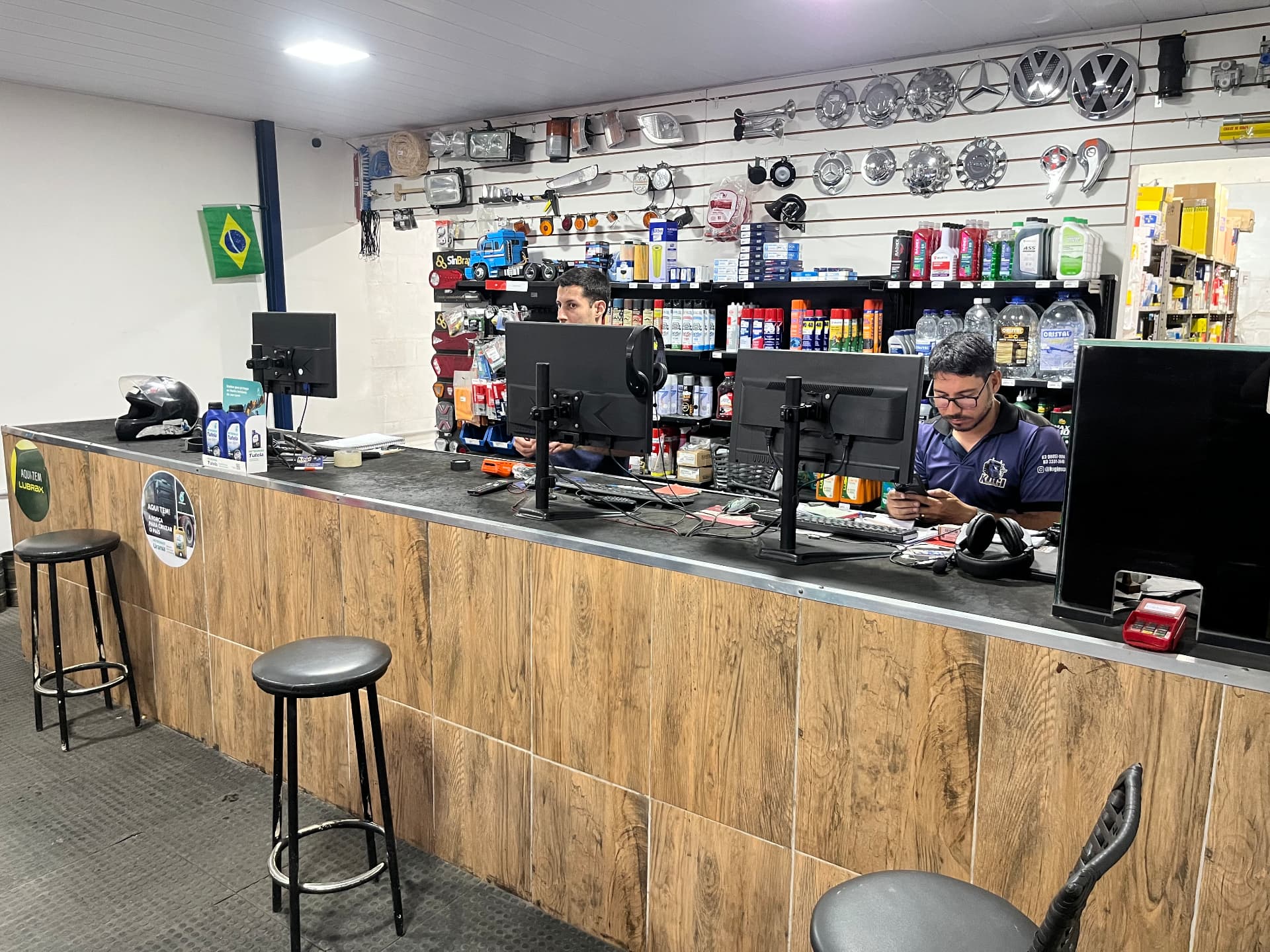 Balcão de atendimento da loja Kogi Peças